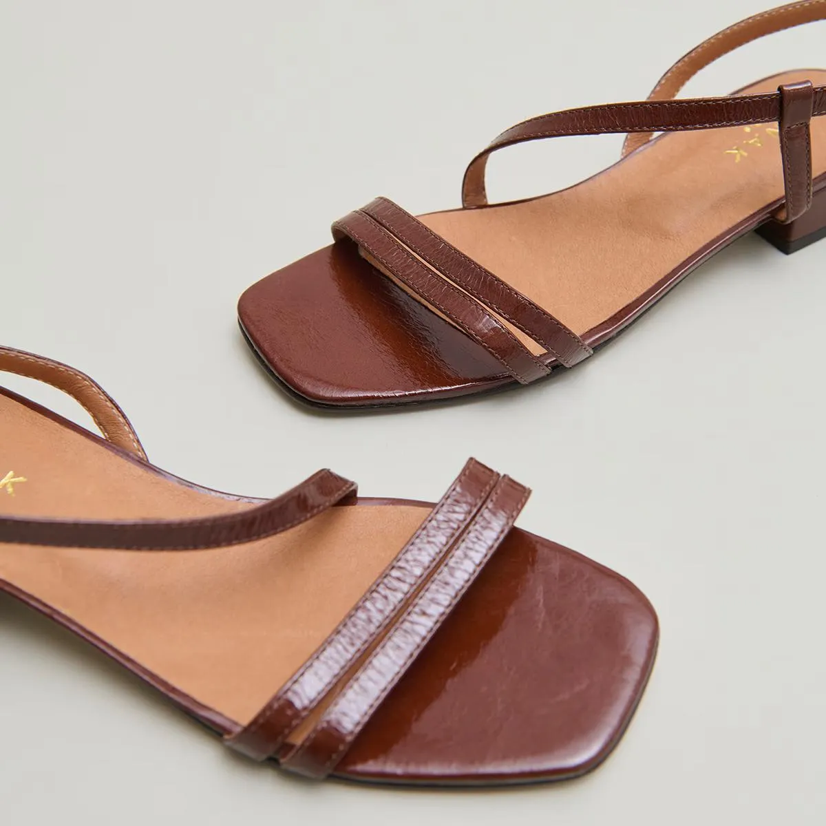 225- Anaya Cuir Brillant Marron