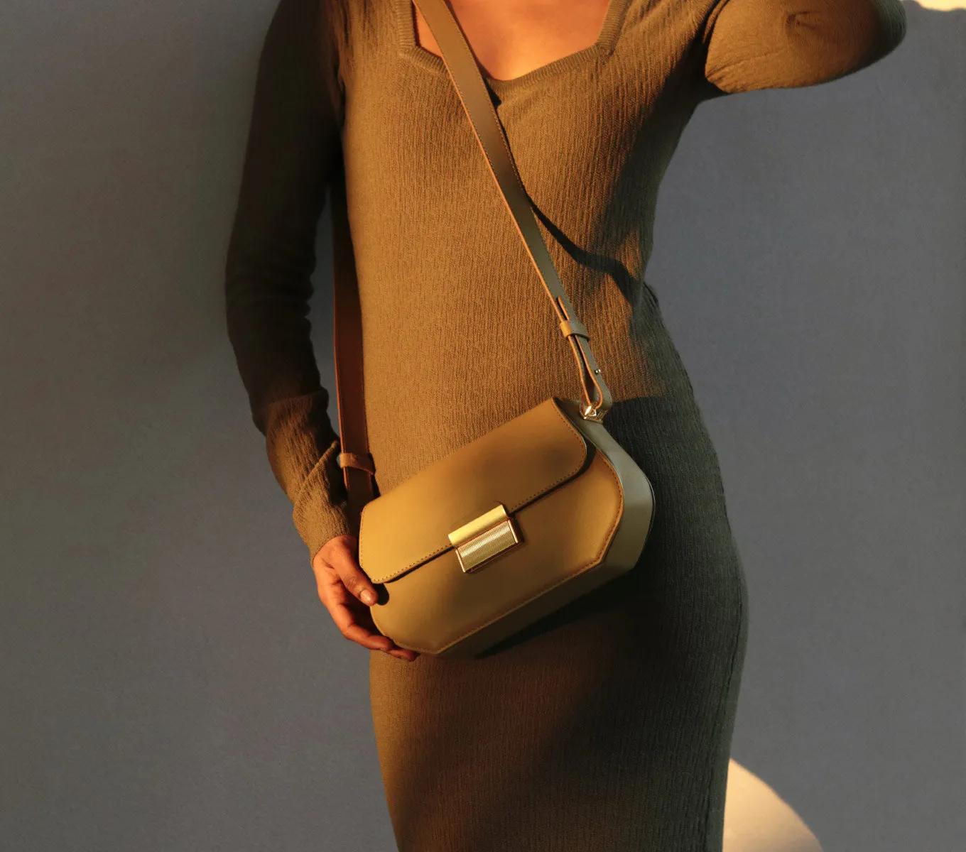 DELLA SHOULDER BAG
