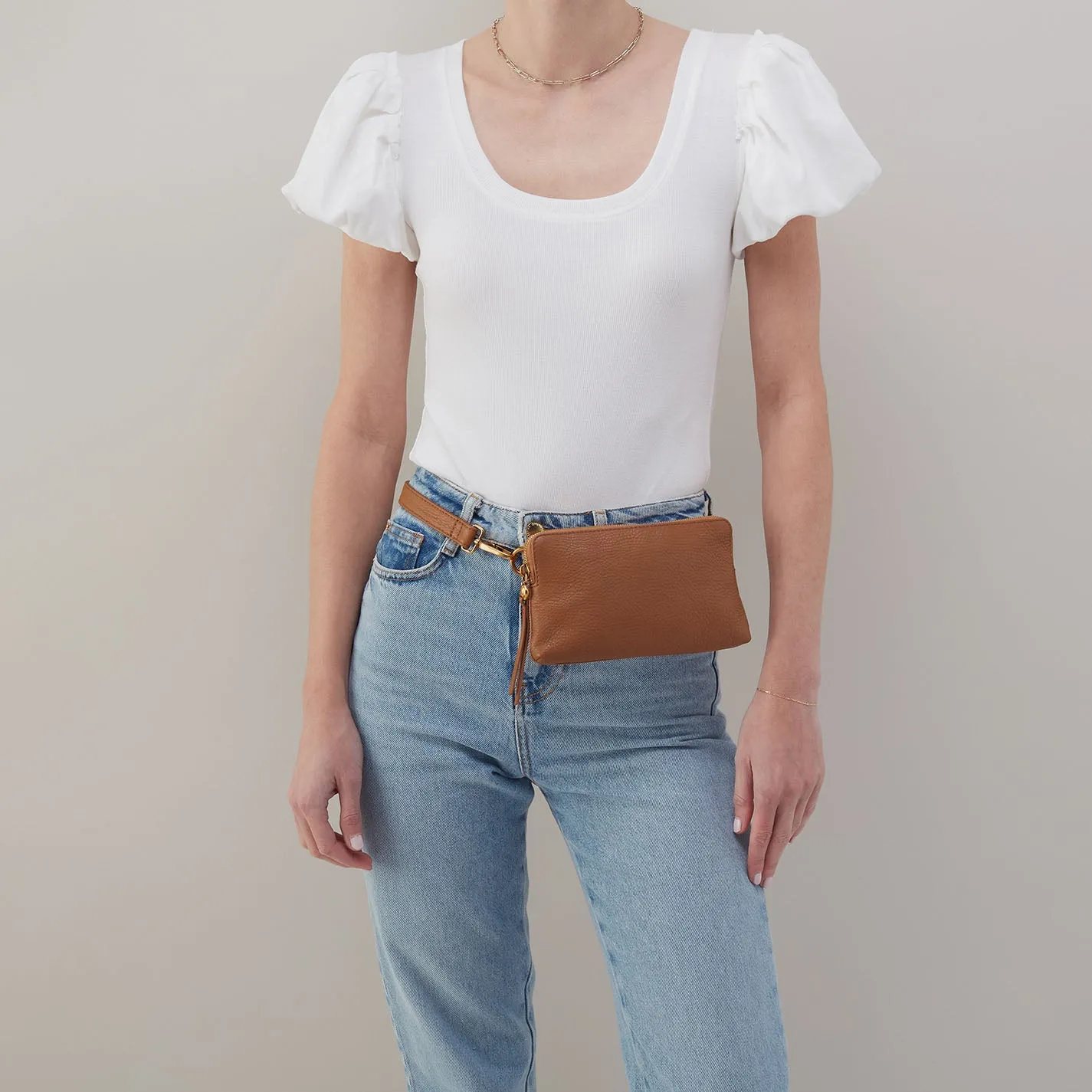 Fern Slim Belt Bag In Pebbled Leather - Warm Honey