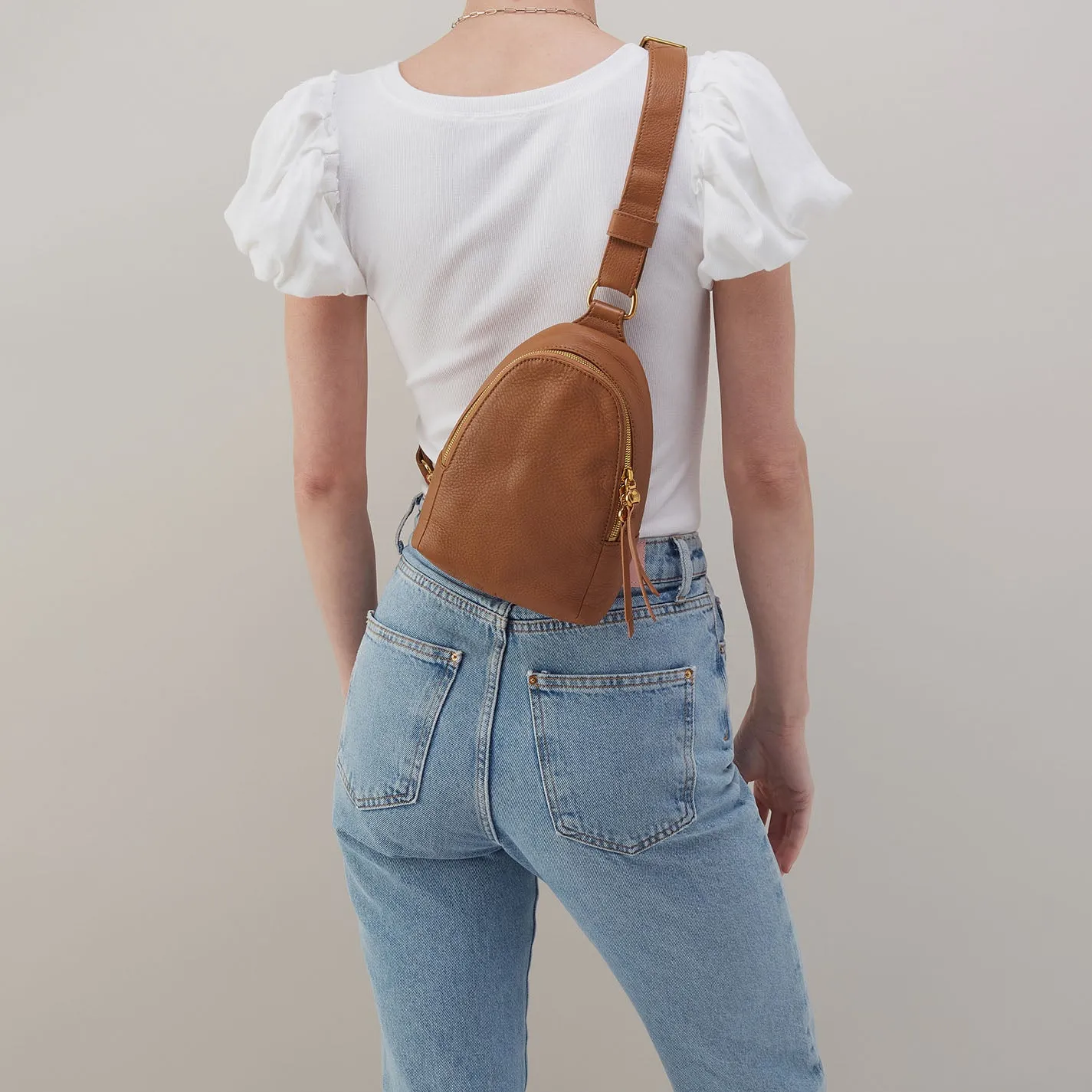 Fern Sling In Pebbled Leather - Warm Honey