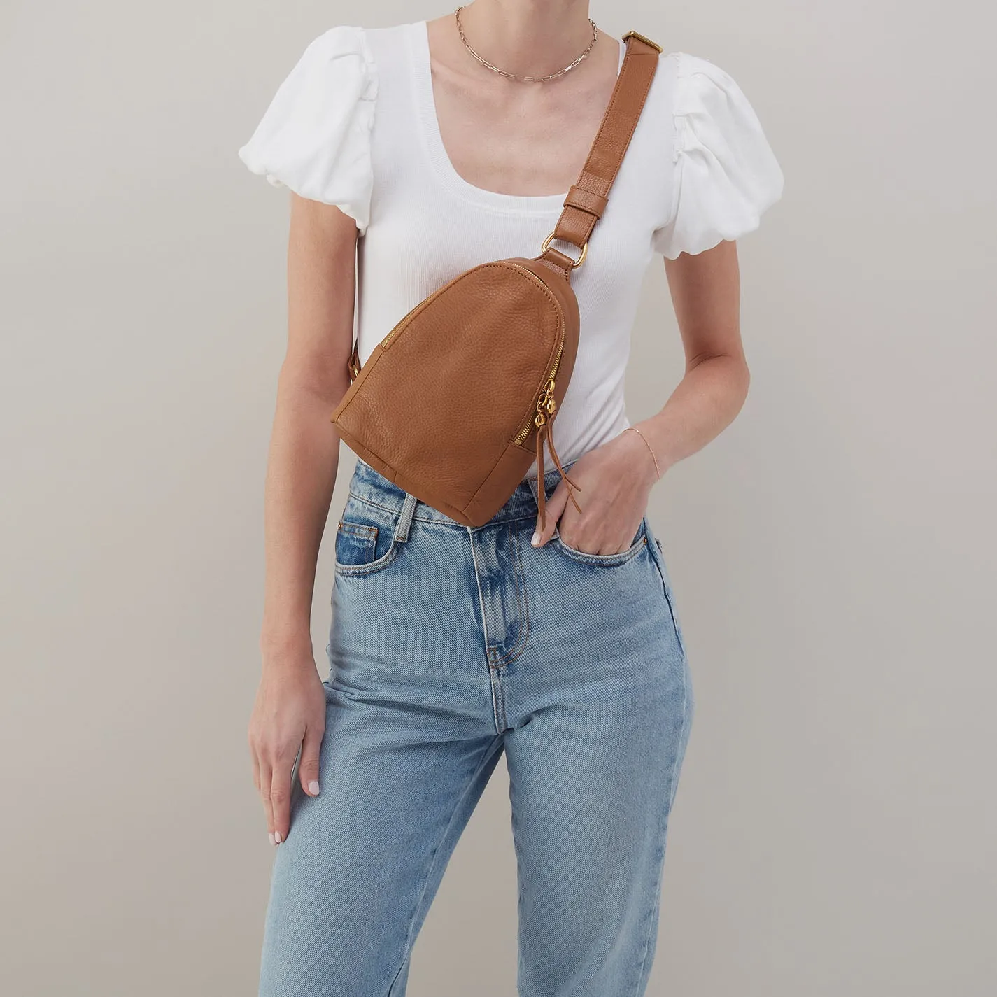 Fern Sling In Pebbled Leather - Warm Honey