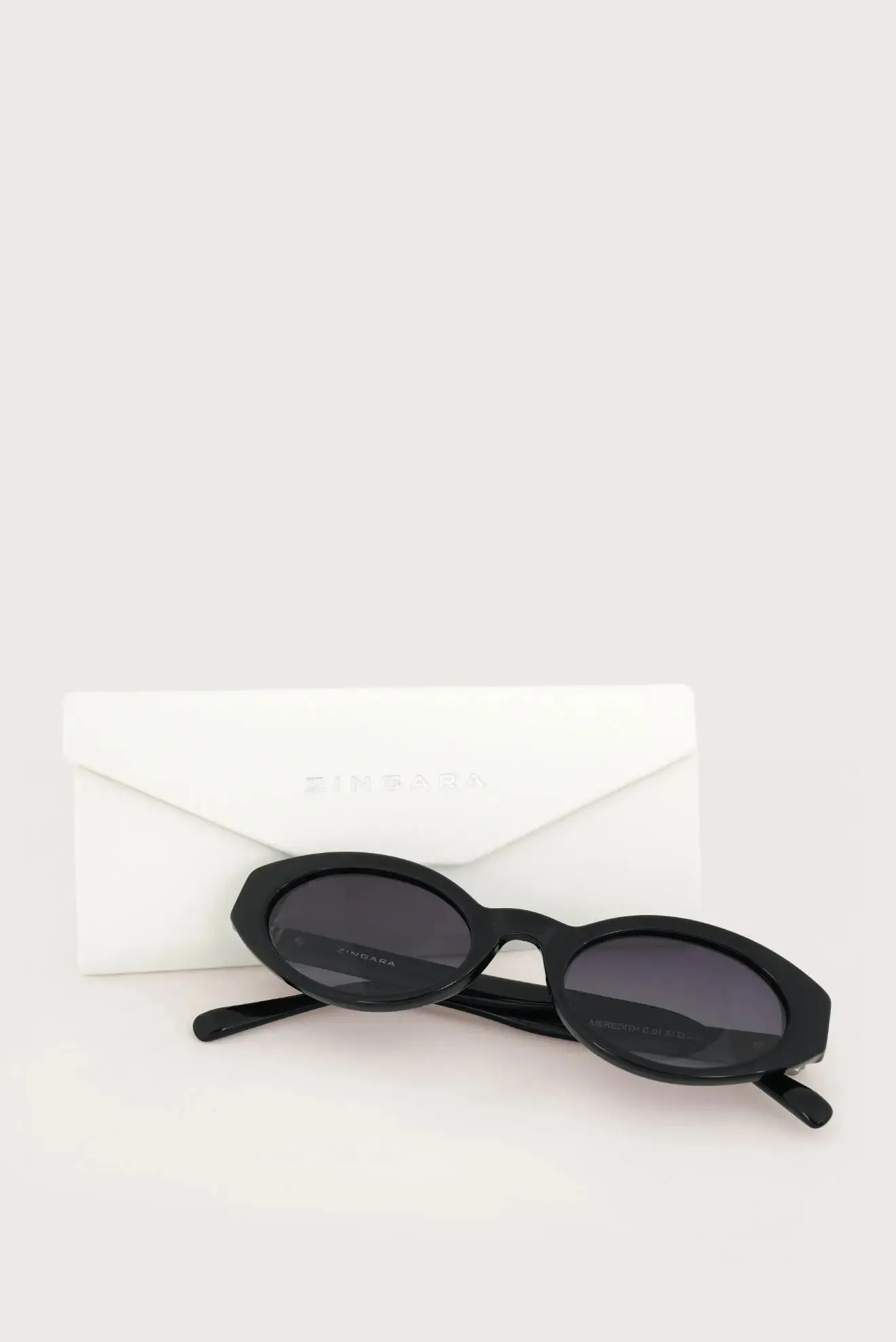 Meredith Sunglasses - Oval - Classic Black