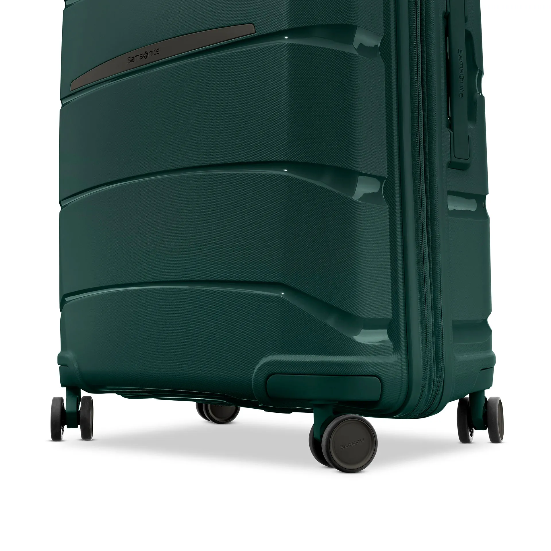Outline Pro Hardside 27 Luggage