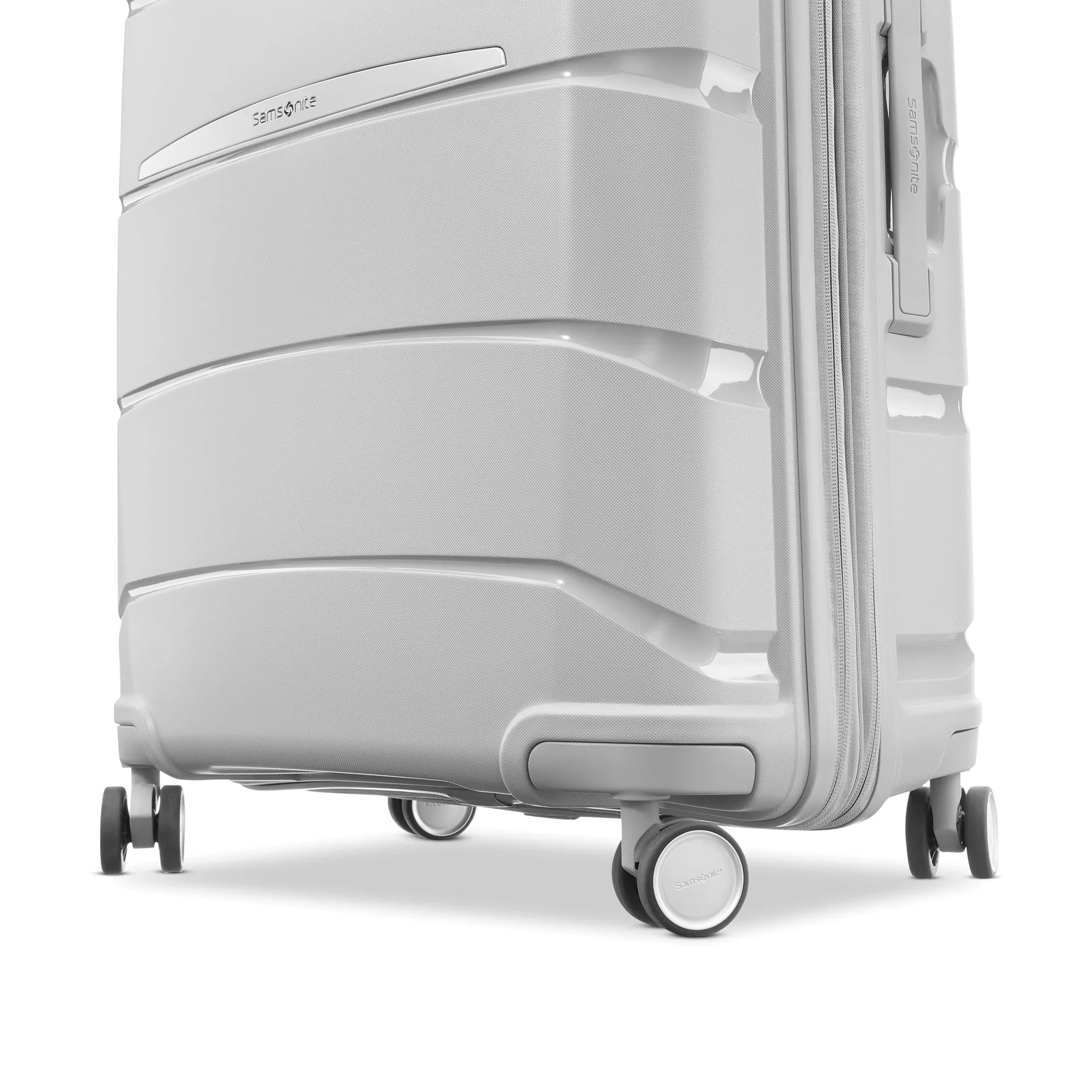Outline Pro Hardside 27 Luggage