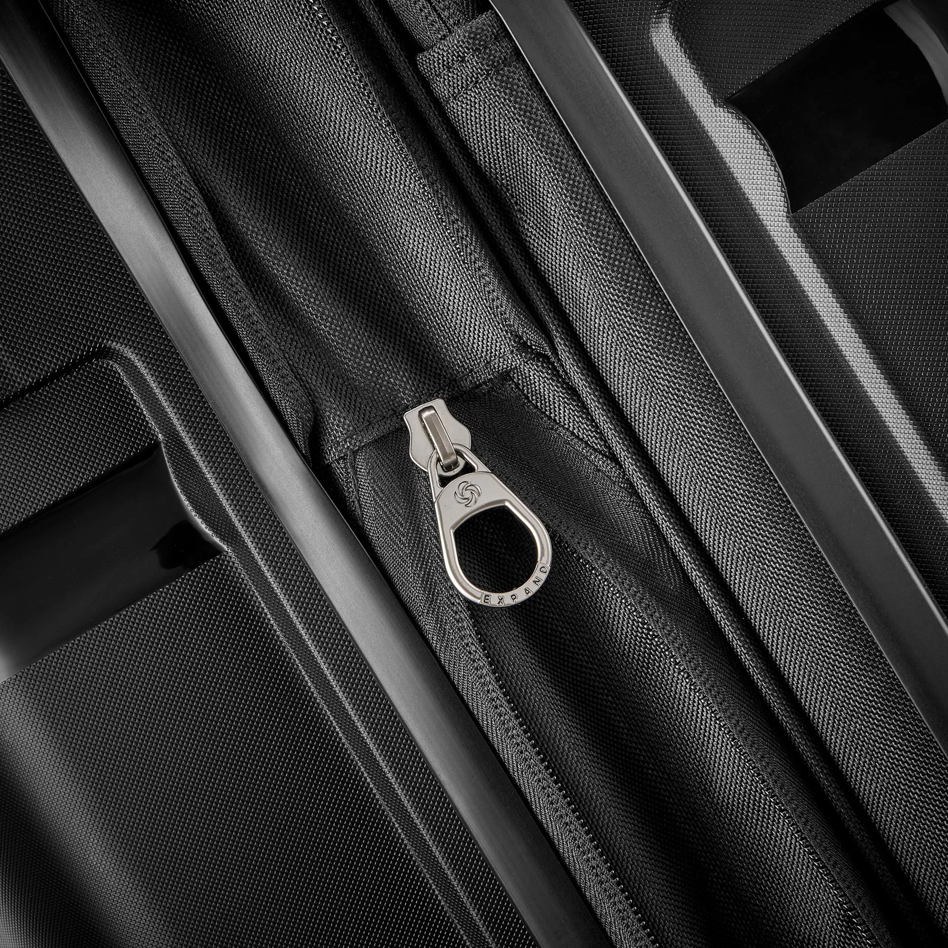 Outline Pro Hardside 27 Luggage