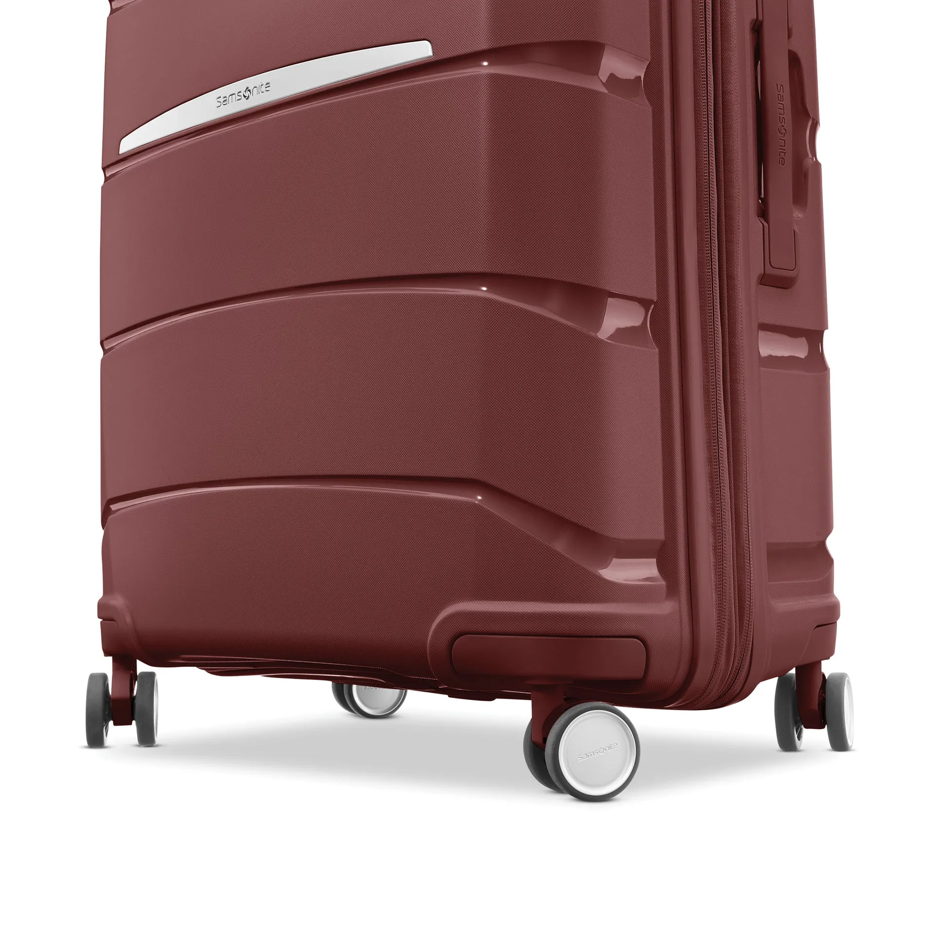 Outline Pro Hardside 27 Luggage